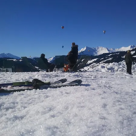 Le Chasse Montagne 3* לה ג'ט